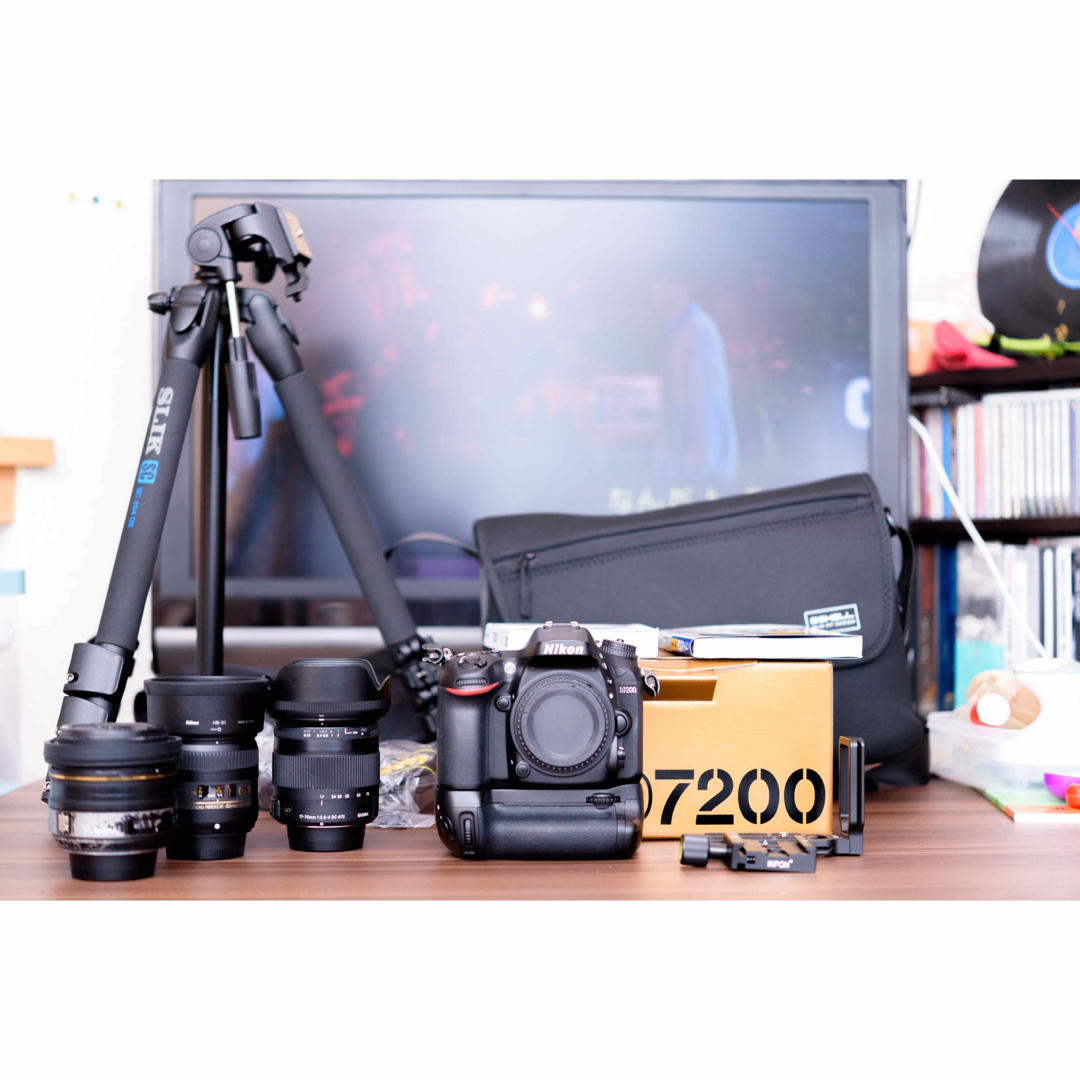 Nikon(ニコン)のNikon D7200とレンズ3本、三脚、カメラバッグ他おまけセット スマホ/家電/カメラのカメラ(デジタル一眼)の商品写真