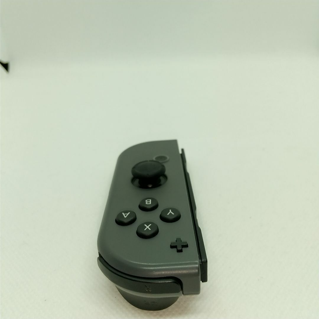 Nintendo Switch(ニンテンドースイッチ)の【廃盤】①Switch ジョイコン　グレー　右のみ(R)【任天堂純正品】黒色灰色 エンタメ/ホビーのゲームソフト/ゲーム機本体(家庭用ゲーム機本体)の商品写真