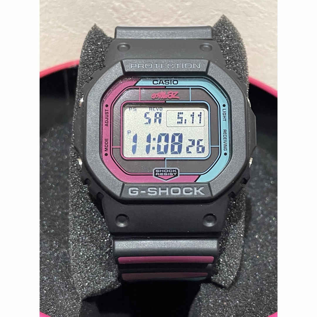 G-SHOCK(ジーショック)のG-SHOCK × GORILLAZ コラボモデル GW-B5600GZ-1JR メンズの時計(腕時計(デジタル))の商品写真