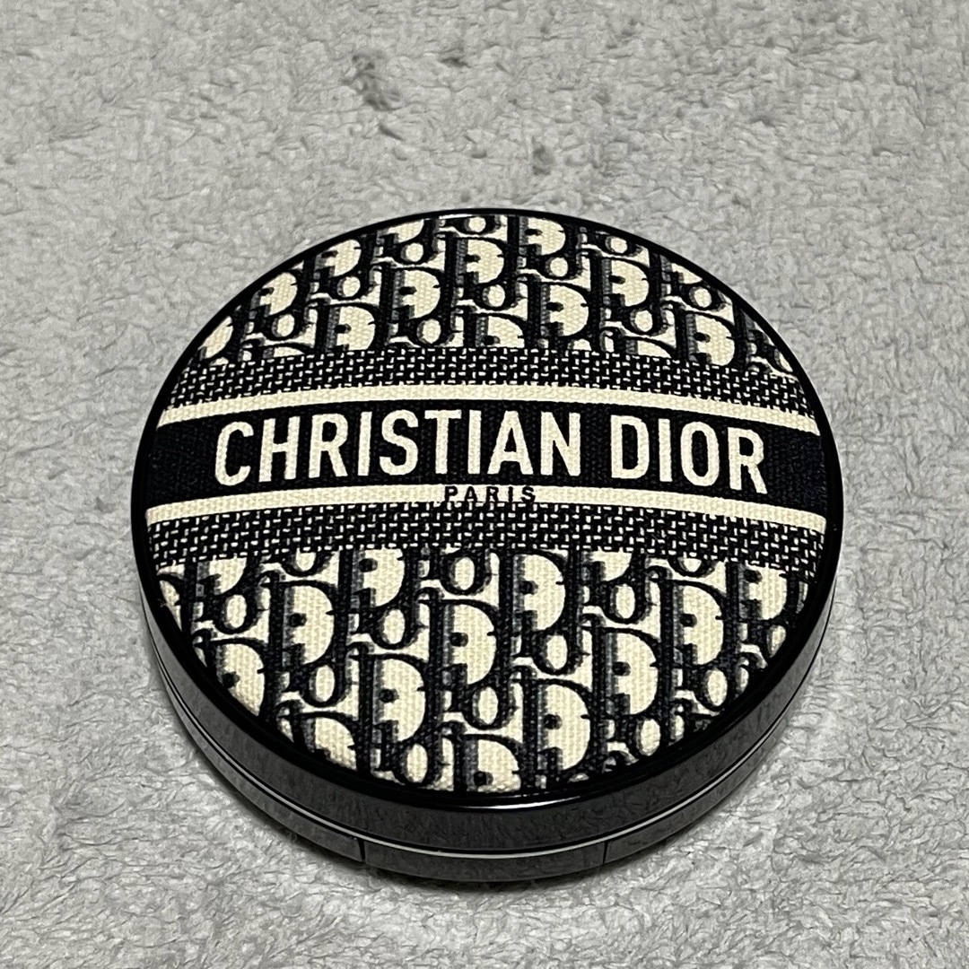Dior(ディオール)のDior  ディオール オブリーク柄 クッションファンデケース コスメ/美容のベースメイク/化粧品(ファンデーション)の商品写真