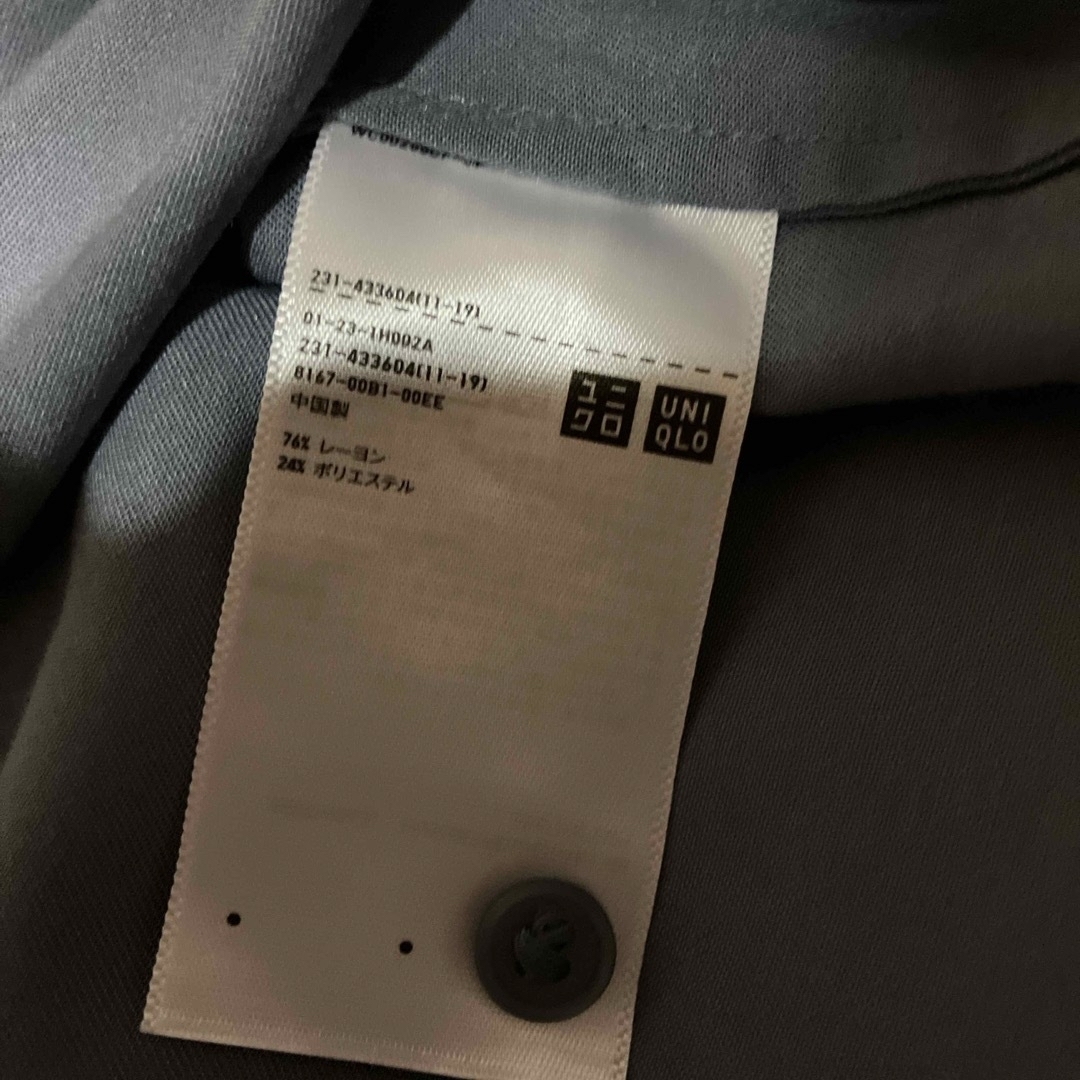 UNIQLO(ユニクロ)のユニクロ　レーヨン　ブラウス　xxl グレー レディースのトップス(シャツ/ブラウス(長袖/七分))の商品写真