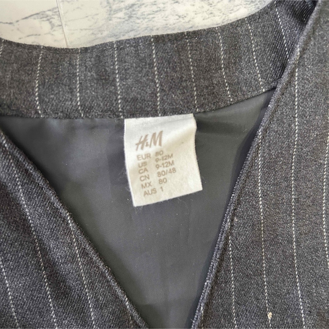 H&M(エイチアンドエム)の【80cm】オックスフォードシャツ&ストライプベスト キッズ/ベビー/マタニティのベビー服(~85cm)(セレモニードレス/スーツ)の商品写真