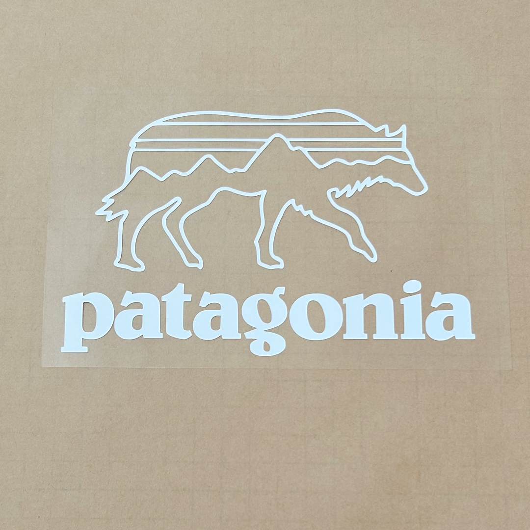 patagonia(パタゴニア)のPatagonia パタゴニア ステッカー ウルフ◆15㎝◆グロスホワイト◆白◆ スポーツ/アウトドアのスポーツ/アウトドア その他(その他)の商品写真