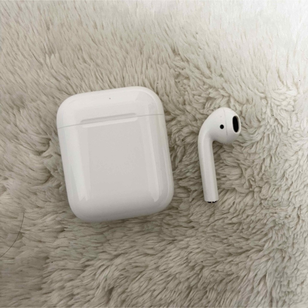 Apple(アップル)のApple AirPods  第2世代　右側　右耳　右　ケース スマホ/家電/カメラのオーディオ機器(ヘッドフォン/イヤフォン)の商品写真