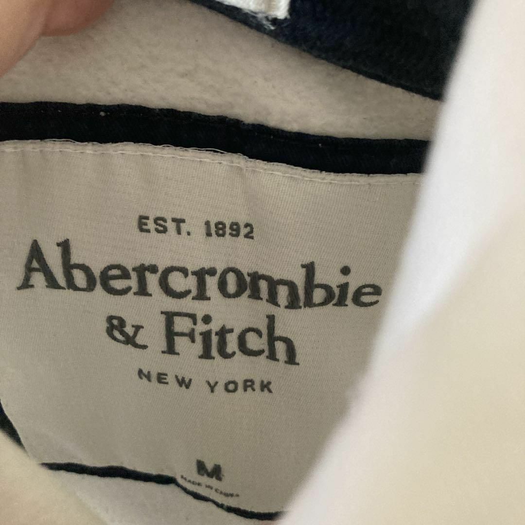 Abercrombie&Fitch(アバクロンビーアンドフィッチ)のX1 アバクロ　スウェットパーカー　立体ロゴ　白　Mメンズ メンズのトップス(パーカー)の商品写真