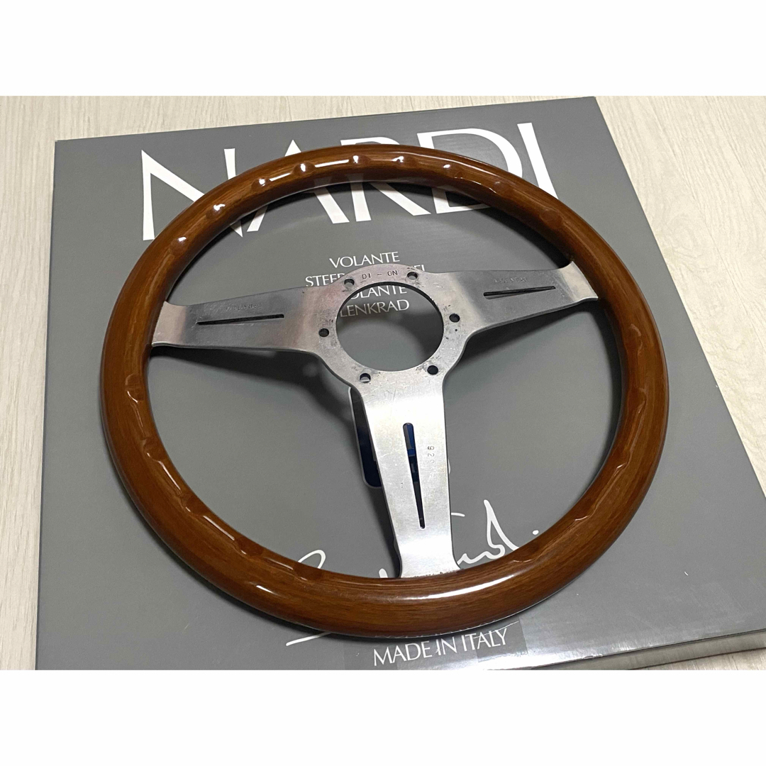 ナルディ(ナルディ)の希少【NARDI Classic】32.5Φ ウッドステアリング　即決大歓迎 自動車/バイクの自動車(汎用パーツ)の商品写真