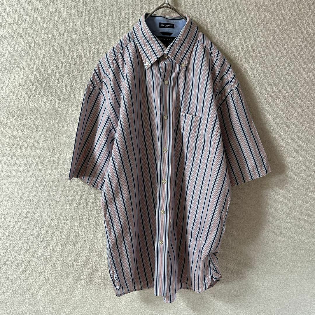 TOMMY HILFIGER(トミーヒルフィガー)のV3トミーヒルフィガー　ストライプシャツ　半袖　ゆったりMメンズ　ピンク系 メンズのトップス(Tシャツ/カットソー(半袖/袖なし))の商品写真