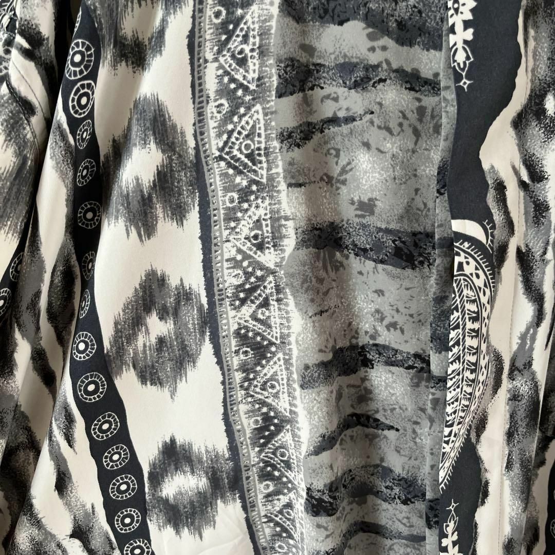 K2 ド派手パターン柄シャツ　半袖　バンドカラー　大きめＬメンズ モノトーン メンズのトップス(Tシャツ/カットソー(半袖/袖なし))の商品写真