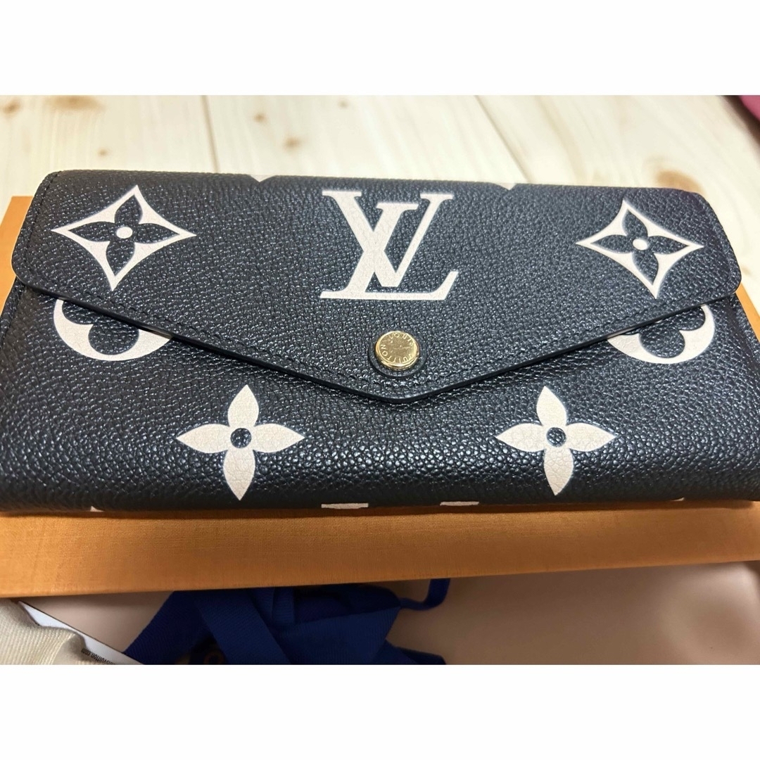 LOUIS VUITTON(ルイヴィトン)の１週間使用の極美品！ルイヴィトン長財布ポルトフォイユサラ　モノグラムアンプラント レディースのファッション小物(財布)の商品写真