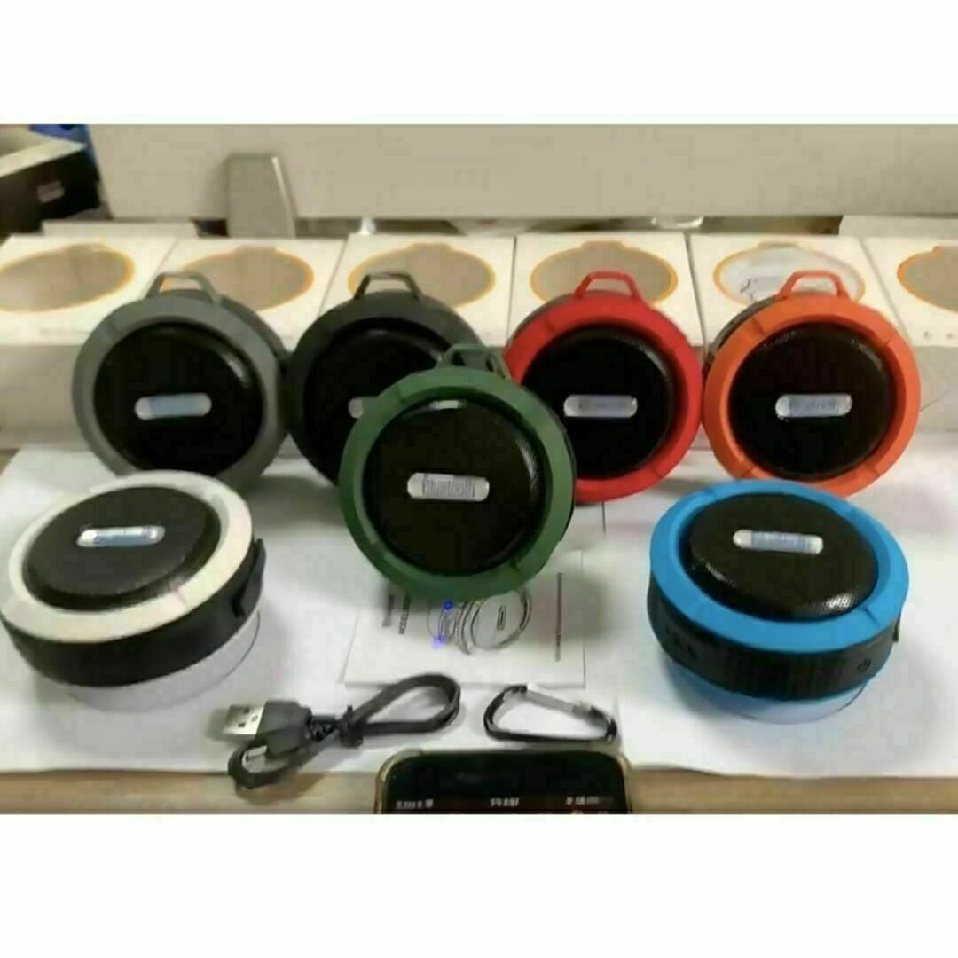 ワイヤレス スピーカー ブラック USB充電 防水 アウトドア お風呂 スマホ/家電/カメラのオーディオ機器(スピーカー)の商品写真
