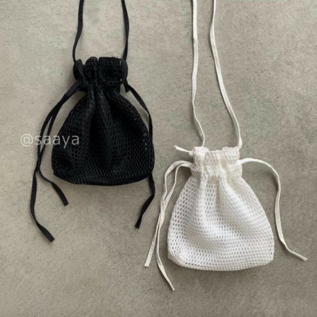 メッシュ 巾着 ショルダー バッグ ポシェット モノトーン 白 美品 ミニバッグ レディースのバッグ(ショルダーバッグ)の商品写真