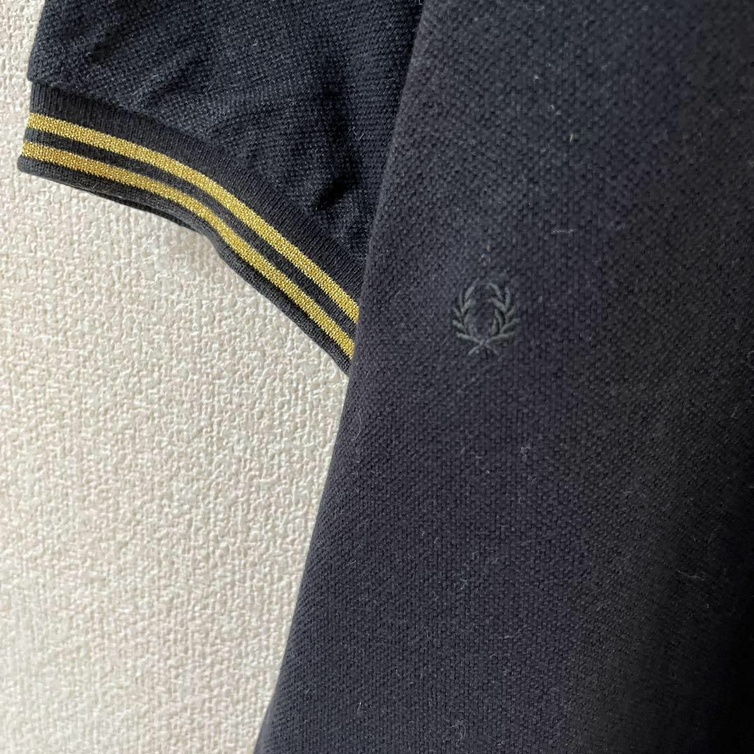 FRED PERRY(フレッドペリー)のY1 FRED PERRY ポロシャツ　刺繍パターン柄　半袖　Ｌメンズ 黒系 メンズのトップス(ポロシャツ)の商品写真