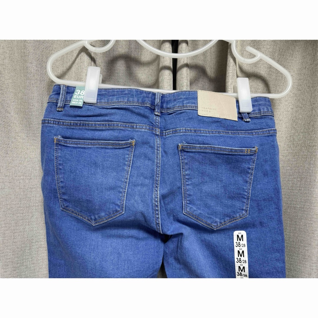 ZARA(ザラ)の新品　未使用　ZARA ザラ　スキニーパンツ　レーディス　パンツ レディースのパンツ(デニム/ジーンズ)の商品写真