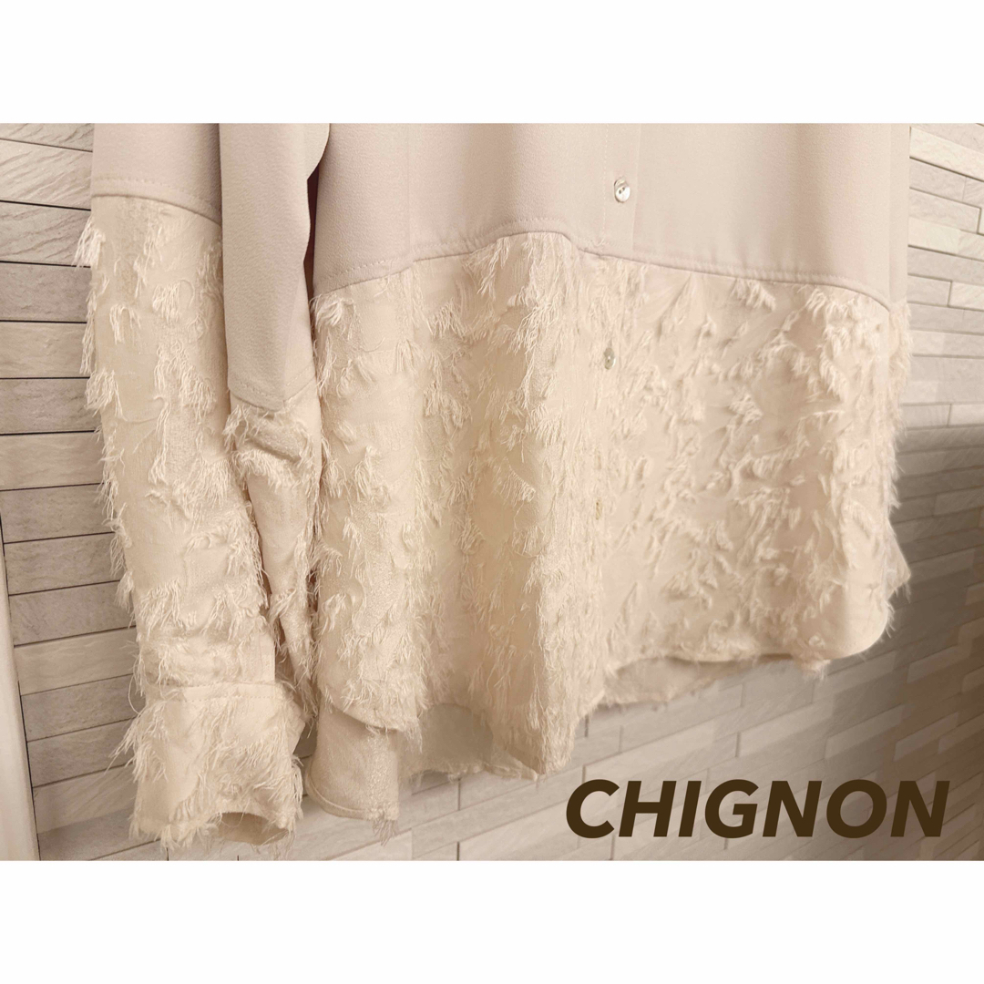 CHIGNON  シニヨン　フリンジ　ブラウス　未使用品 レディースのトップス(シャツ/ブラウス(長袖/七分))の商品写真