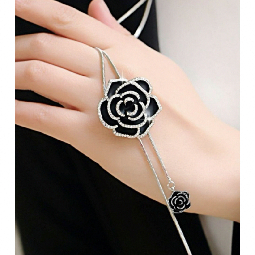 超人気♡ ネックレス ブラック 薔薇 ロング ゴージャス 高みえ バラ  レディースのアクセサリー(ネックレス)の商品写真
