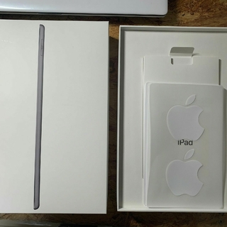 アップル(Apple)の美品 ipad 第8世代 スペースグレイ 32GB 箱あり(タブレット)