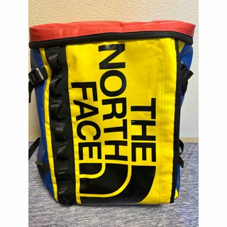 ザノースフェイス(THE NORTH FACE)のTHE NORTH FACE リュック ヒューズボックス 30L 赤 黄色 青(バッグパック/リュック)