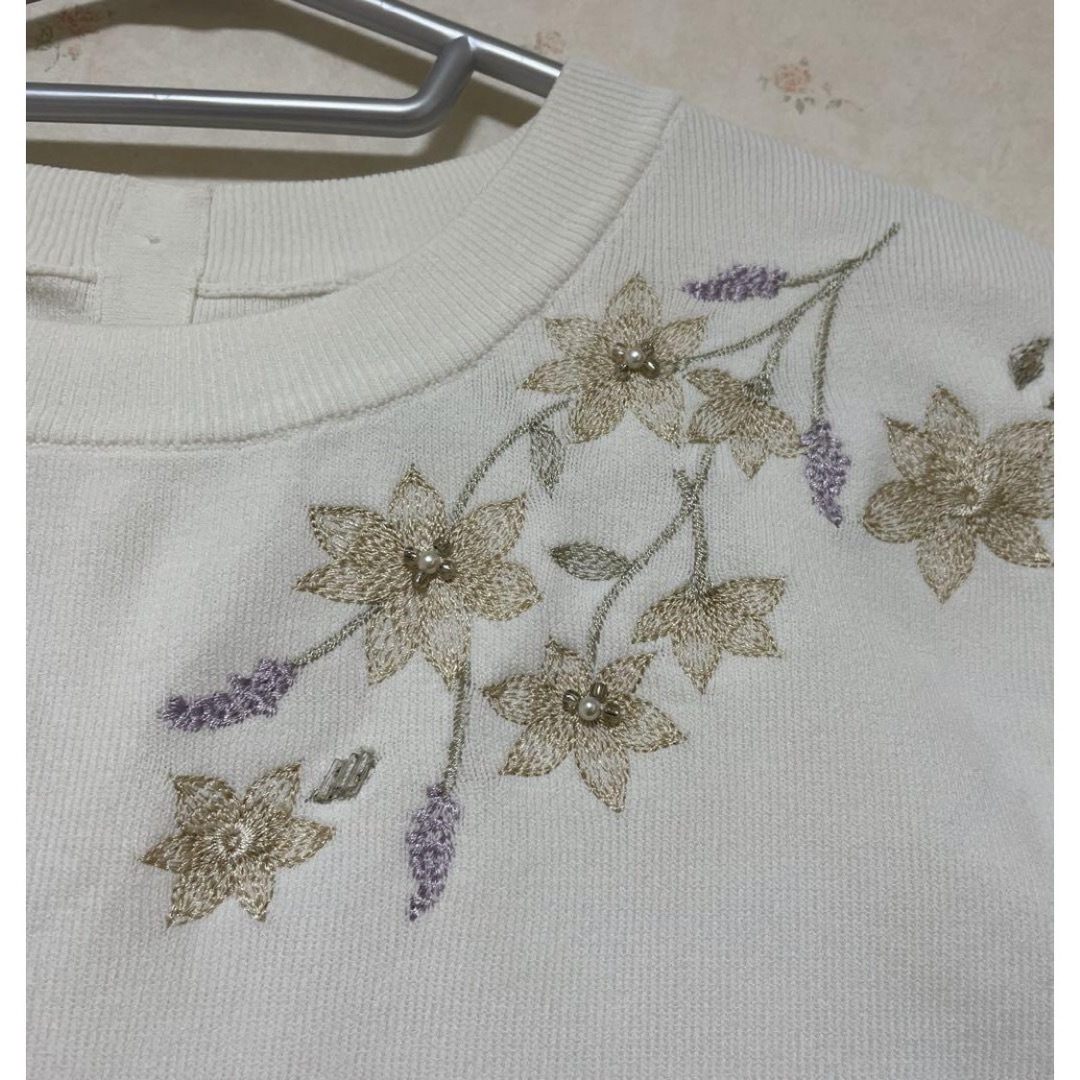 Noela(ノエラ)のノエラ 花柄刺繍トップス レディースのトップス(Tシャツ(半袖/袖なし))の商品写真