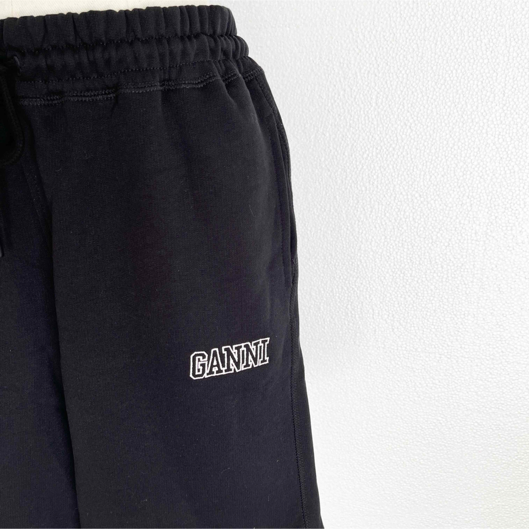 GANNI ガニー　ロゴ入り スウェットショートパンツ　XSサイズ　ブラック レディースのパンツ(カジュアルパンツ)の商品写真