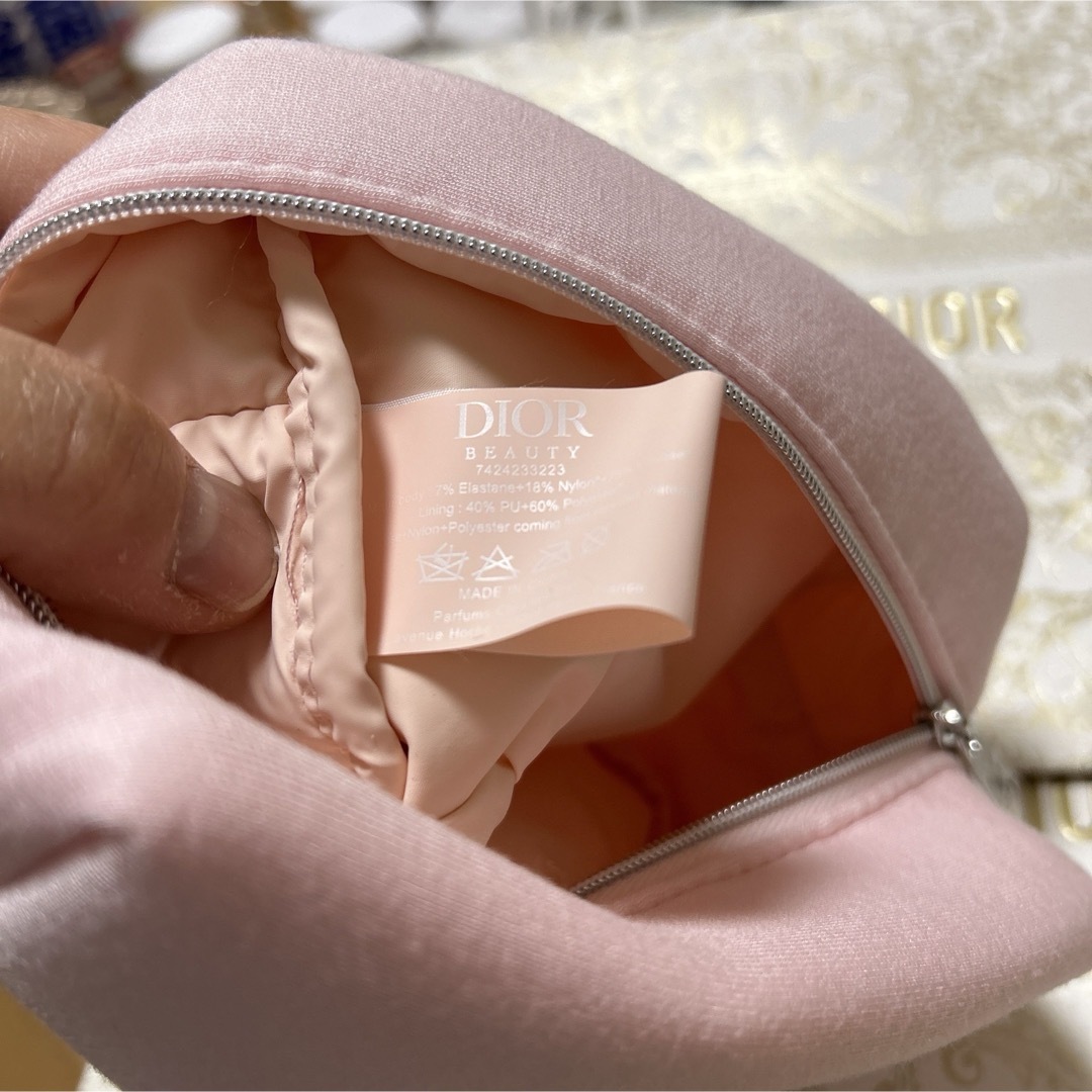 Christian Dior(クリスチャンディオール)のディオールノベルティピンクソフトポーチ レディースのファッション小物(ポーチ)の商品写真