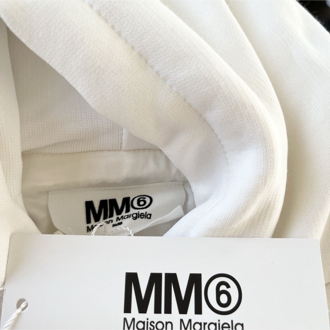 MM6(エムエムシックス)のMM6 Maison Margielaマルジェラ　ロゴスウェットパーカー　白XS レディースのトップス(パーカー)の商品写真