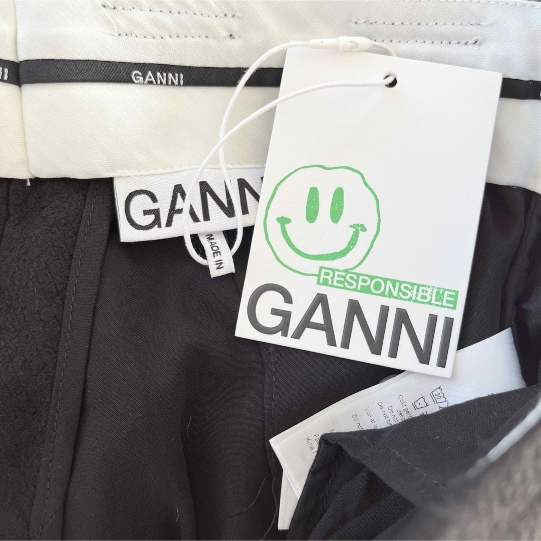 GANNI ガニー　ベルト付き ブラックショートパンツ　XSサイズ レディースのパンツ(カジュアルパンツ)の商品写真