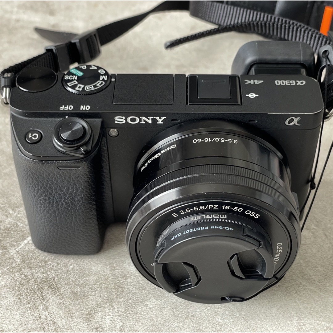 SONY(ソニー)のおまけあり SONY α6300 標準・望遠レンズセット スマホ/家電/カメラのカメラ(ミラーレス一眼)の商品写真