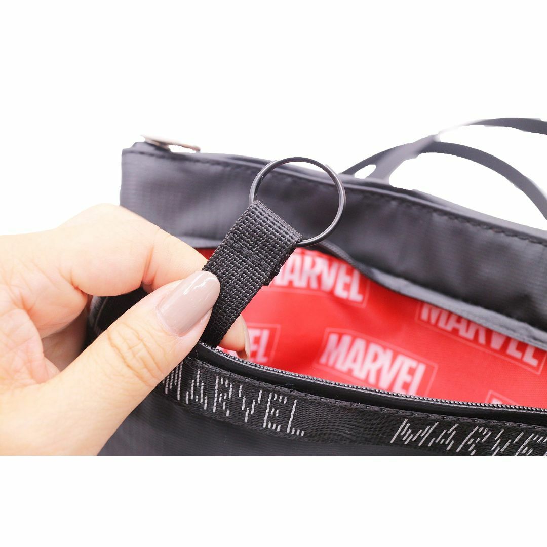 【人気商品】丸眞 サコッシュ Marvel マーベル ロゴ ロゴポイント 250 レディースのバッグ(その他)の商品写真