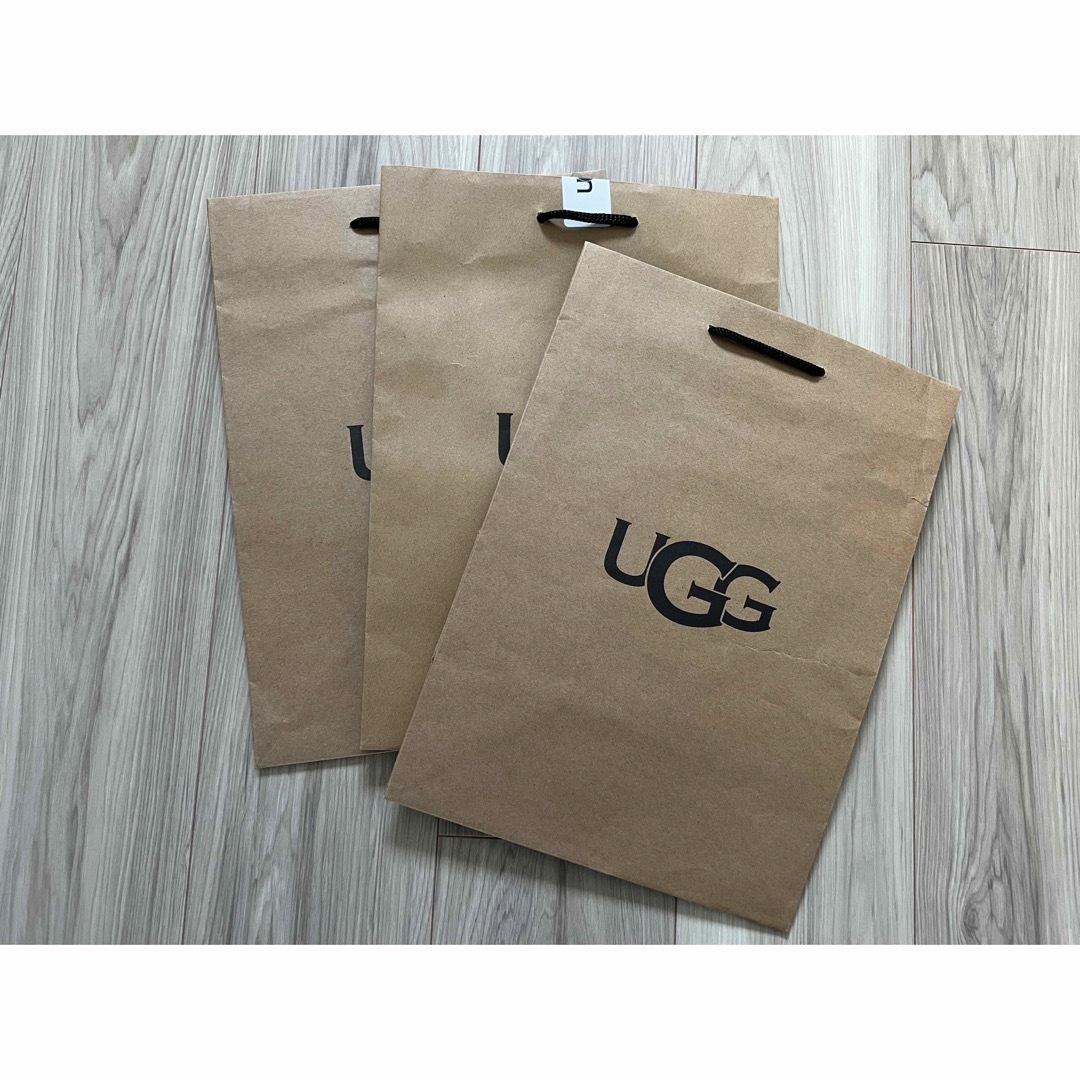 UGG(アグ)のUGG アグ　ショップ袋　紙袋 レディースのバッグ(ショップ袋)の商品写真