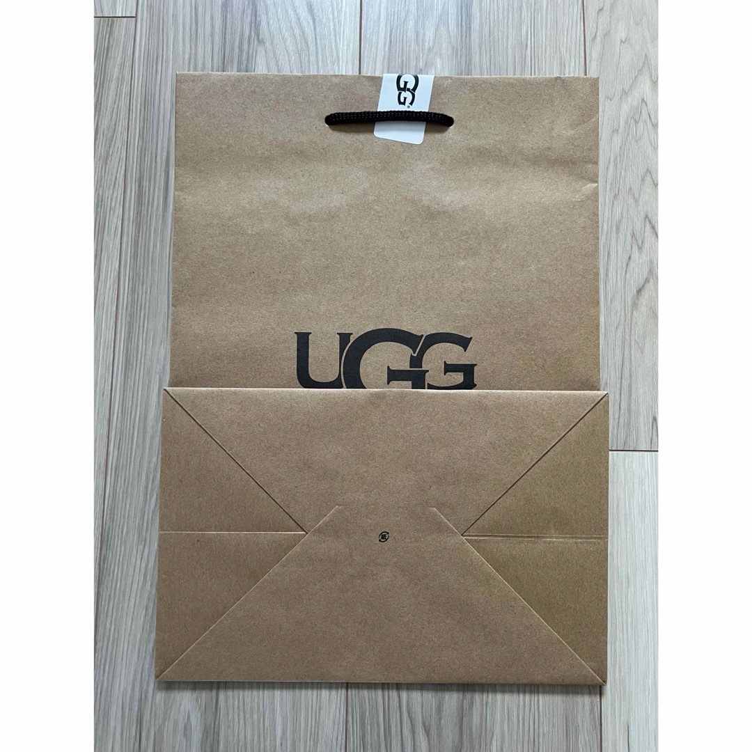 UGG(アグ)のUGG アグ　ショップ袋　紙袋 レディースのバッグ(ショップ袋)の商品写真