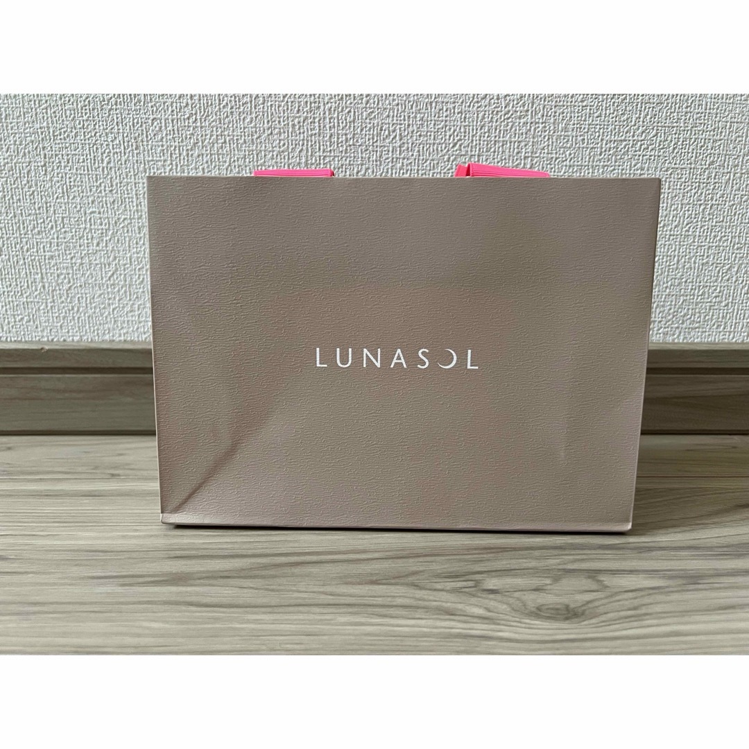 LUNASOL(ルナソル)のルナソル　ショップ袋　紙袋 レディースのバッグ(ショップ袋)の商品写真