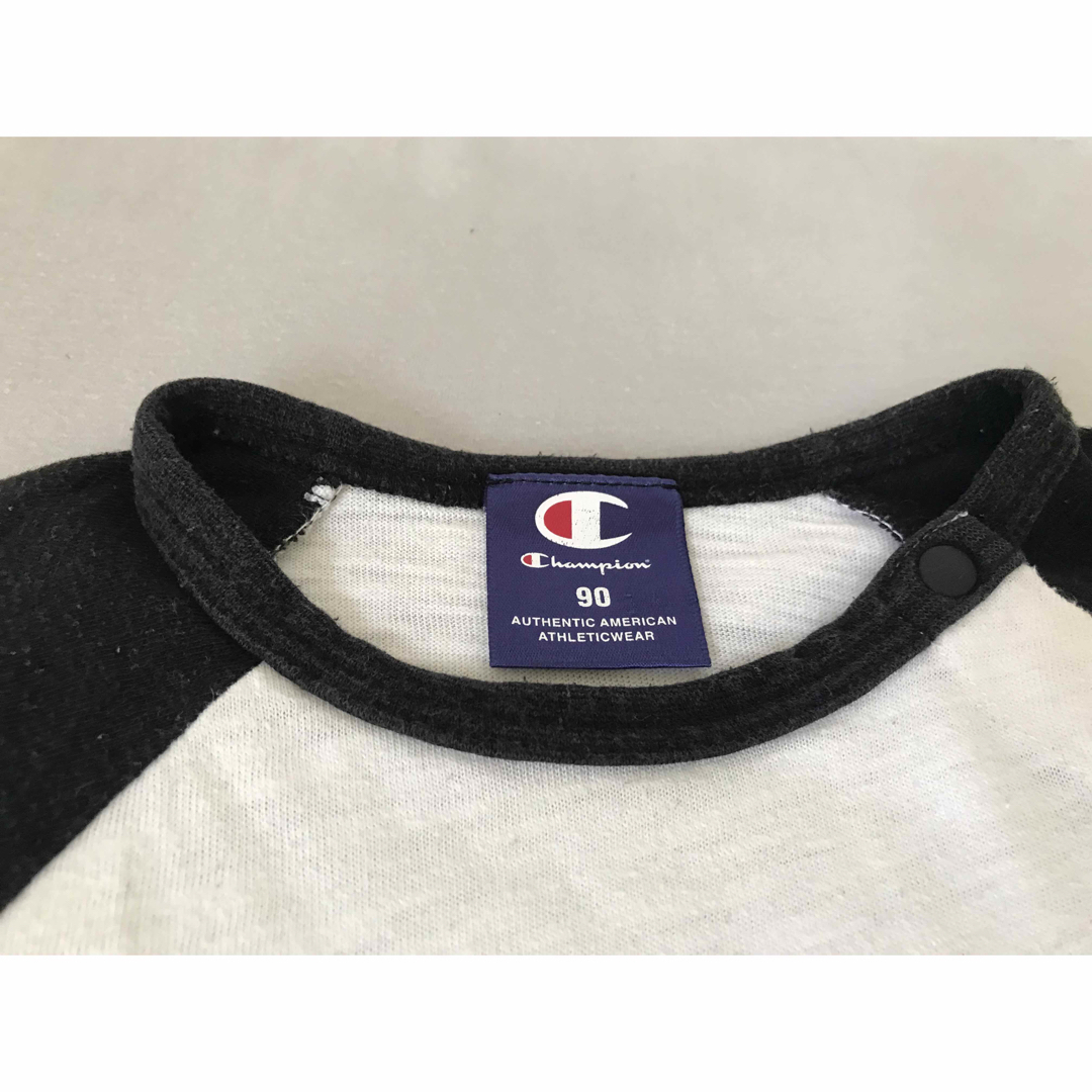 Champion(チャンピオン)のチャンピオン　トップス　長袖Tシャツ　ロンT90 ホワイト×ブラック　保育園着　 キッズ/ベビー/マタニティのキッズ服男の子用(90cm~)(Tシャツ/カットソー)の商品写真