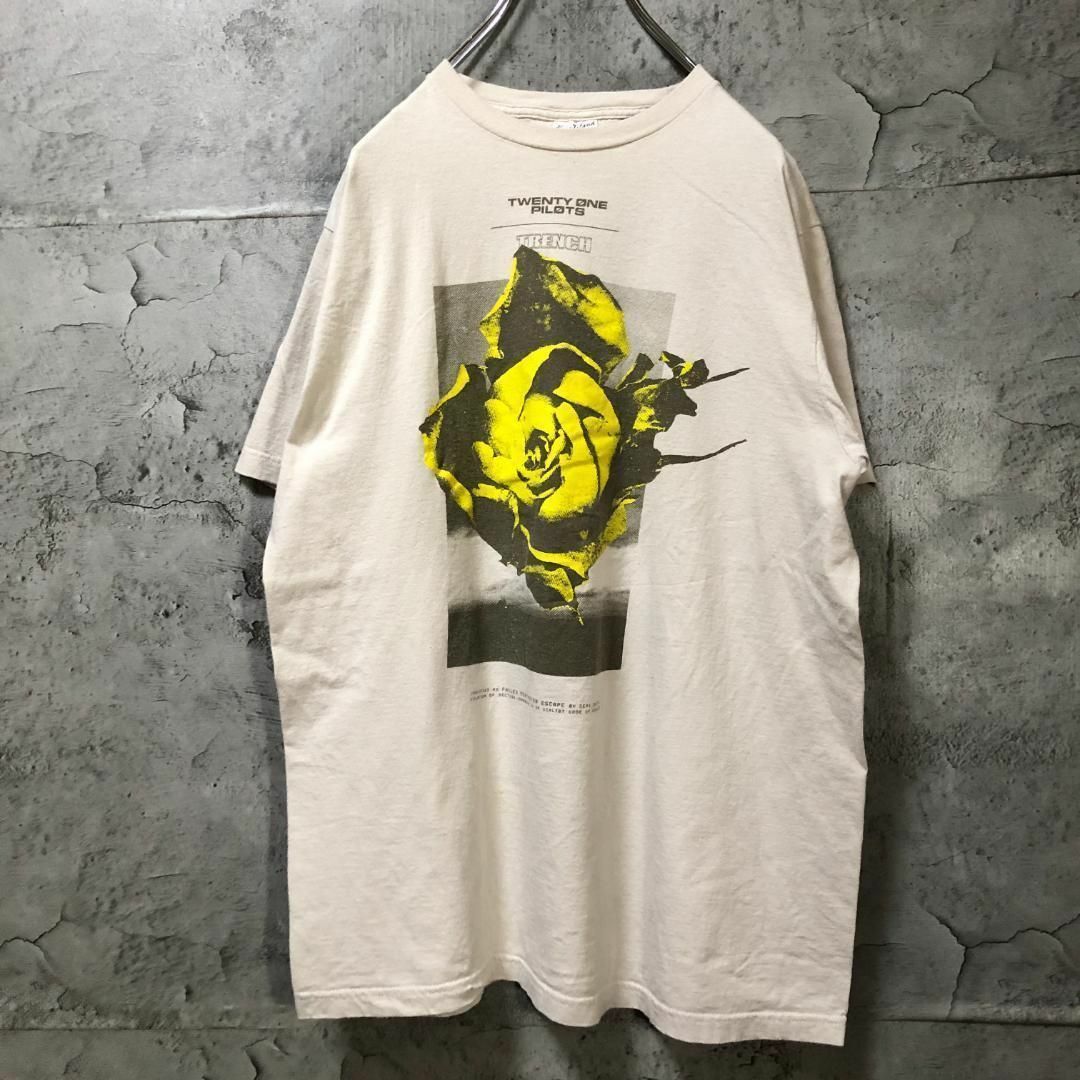 TRENCH バラ デザイン アメリカ輸入 おしゃれ Tシャツ メンズのトップス(Tシャツ/カットソー(半袖/袖なし))の商品写真