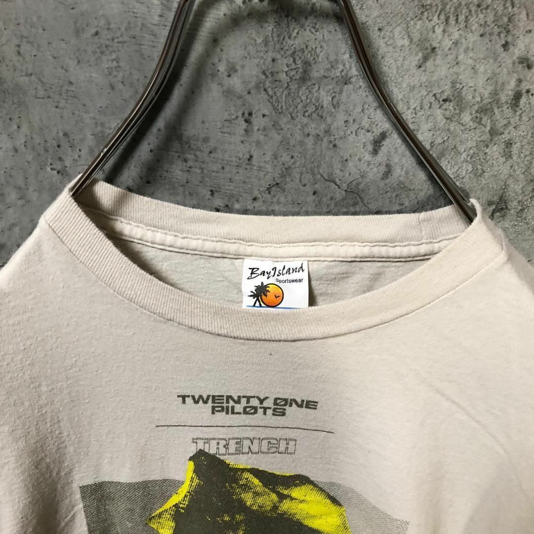 TRENCH バラ デザイン アメリカ輸入 おしゃれ Tシャツ メンズのトップス(Tシャツ/カットソー(半袖/袖なし))の商品写真