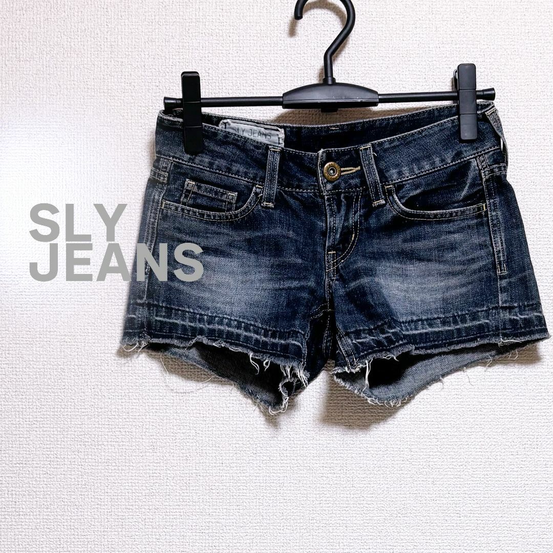 SLY(スライ)のSLY JEANS スライ　ジーンズ　デニム　ショートパンツ　ダメージ　ブルー レディースのパンツ(ショートパンツ)の商品写真