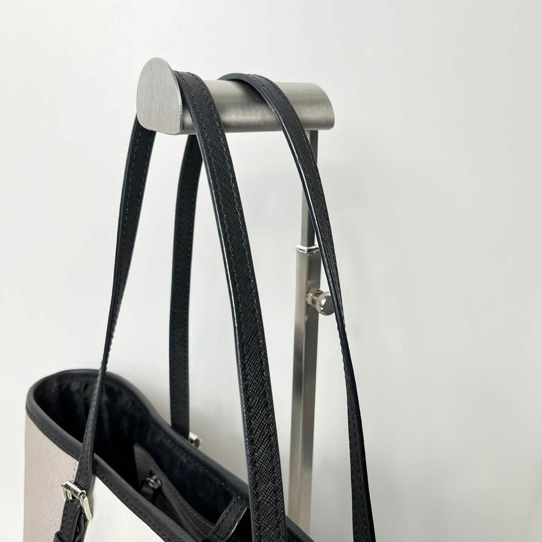 Michael Kors(マイケルコース)のマイケルコース　PVC グレージュ　バイカラー　トートバッグ レディースのバッグ(トートバッグ)の商品写真