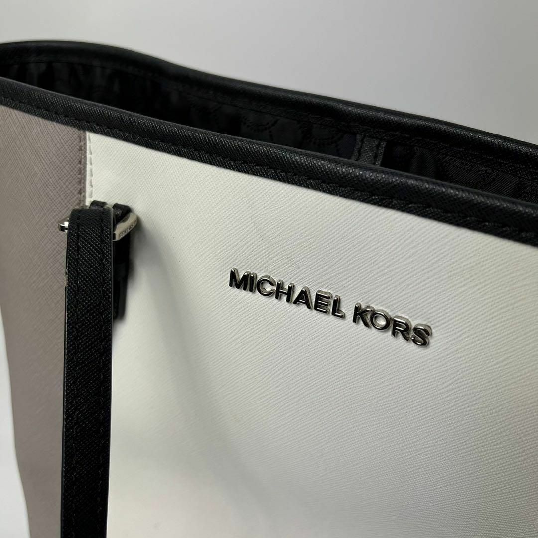 Michael Kors(マイケルコース)のマイケルコース　PVC グレージュ　バイカラー　トートバッグ レディースのバッグ(トートバッグ)の商品写真