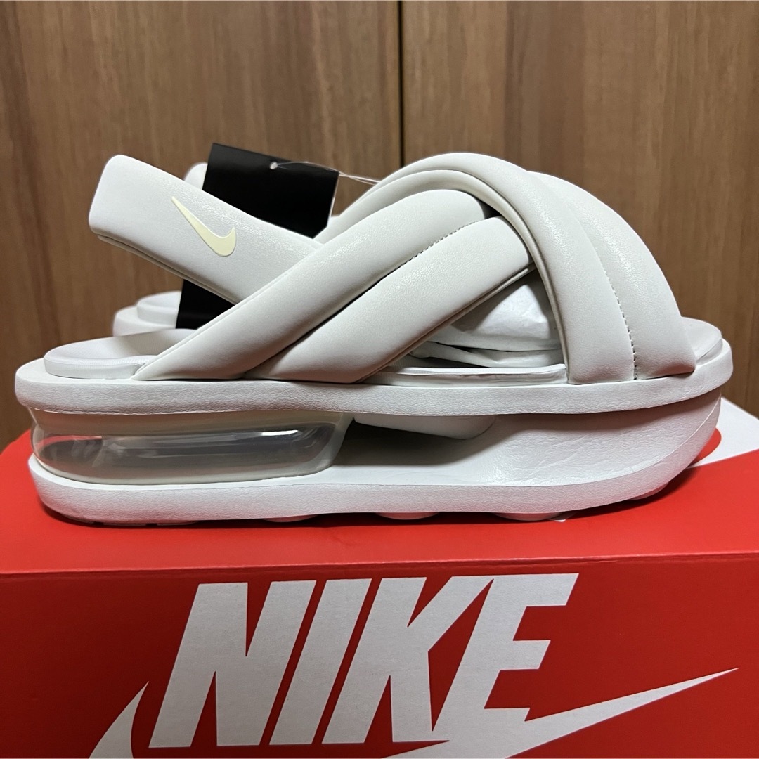 NIKE(ナイキ)のNIKE AIR MAX ISLA エアマックスアイラ 24cm レディースの靴/シューズ(サンダル)の商品写真