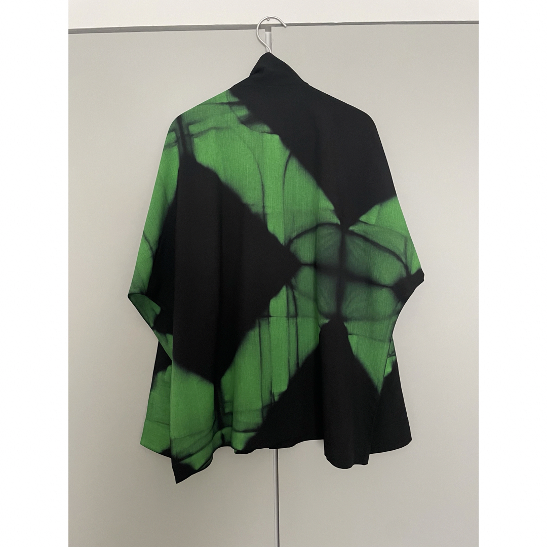 ISSEY MIYAKE(イッセイミヤケ)の美品　I M MEN ISSEY MIYAKE 23SS 板締め染めシャツ メンズのトップス(シャツ)の商品写真