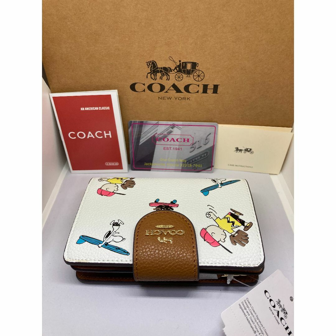 COACH(コーチ)のCOACH　コーチ　C4899　二つ折り財布　コーチ×ピーナッツ　スヌーピー レディースのファッション小物(財布)の商品写真