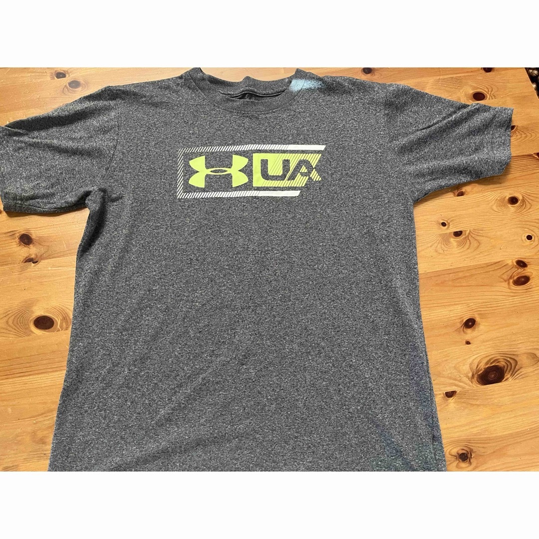 UNDER ARMOUR(アンダーアーマー)のお値下げ⭐️アンダーアーマー⭐︎Tシャツ キッズ/ベビー/マタニティのキッズ服男の子用(90cm~)(Tシャツ/カットソー)の商品写真