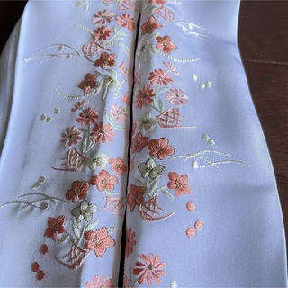正絹 塩瀬の刺繍半襟　一回着用　襟元が華やかになります　成人式　振袖　結婚式　袴(和装小物)