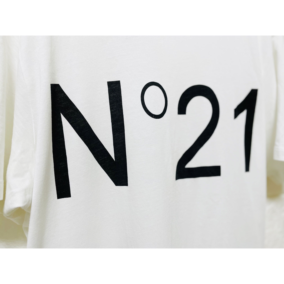 N°21(ヌメロヴェントゥーノ)のN°21  ヌメロヴェントゥーノ　ロゴプリントTシャツ　Lサイズ 男女兼用 メンズのトップス(Tシャツ/カットソー(半袖/袖なし))の商品写真