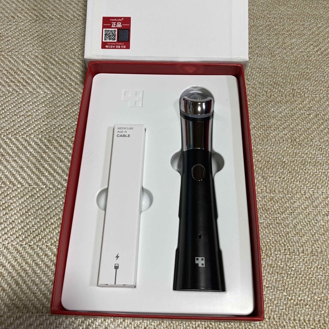 【美顔器】MEDICUBE AGE-R BOOSTER-H スマホ/家電/カメラの美容/健康(フェイスケア/美顔器)の商品写真