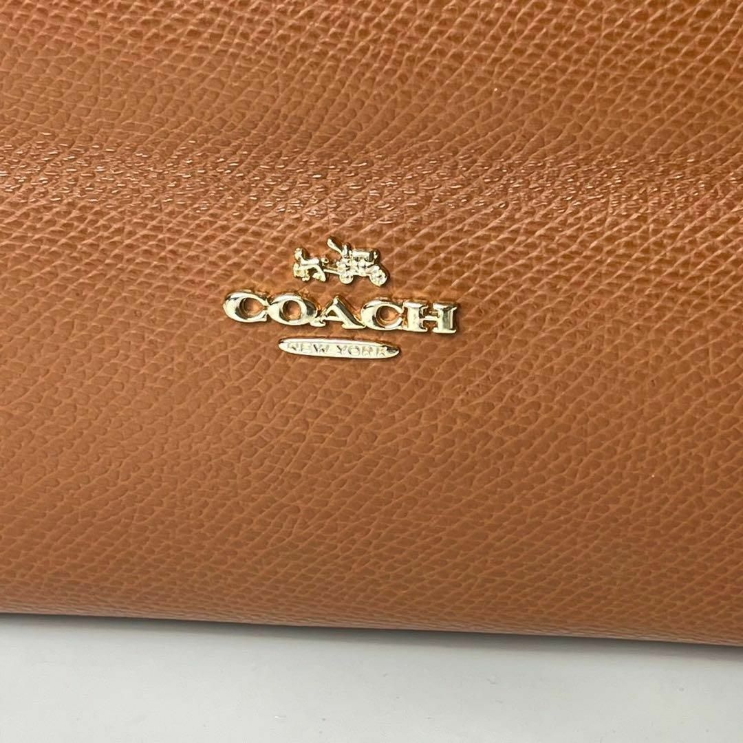 COACH(コーチ)の【美品】コーチ　ターンロック　ブラウン　トートバッグ　A4可能　肩掛け可能 レディースのバッグ(トートバッグ)の商品写真