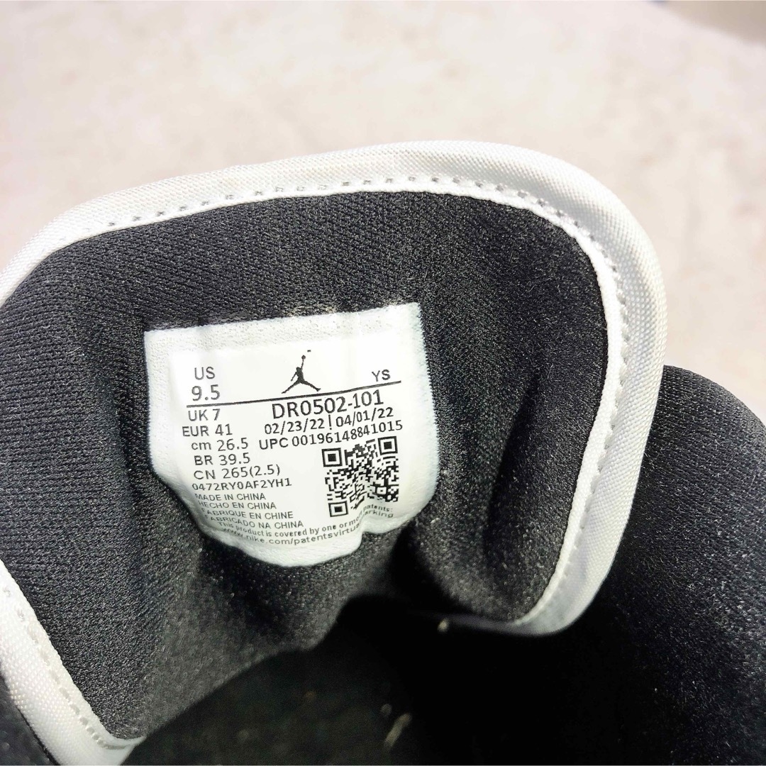 NIKE(ナイキ)のナイキ ウィメンズ エアジョーダン1 ロー "オマージュ" 白/黒 26.5㎝ レディースの靴/シューズ(スニーカー)の商品写真