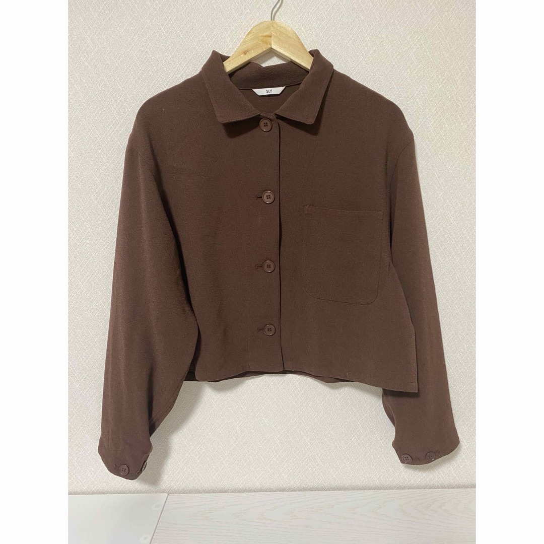 SLY(スライ)のSLY  ショート丈　シャツジャケット　ブラウン レディースのトップス(シャツ/ブラウス(長袖/七分))の商品写真