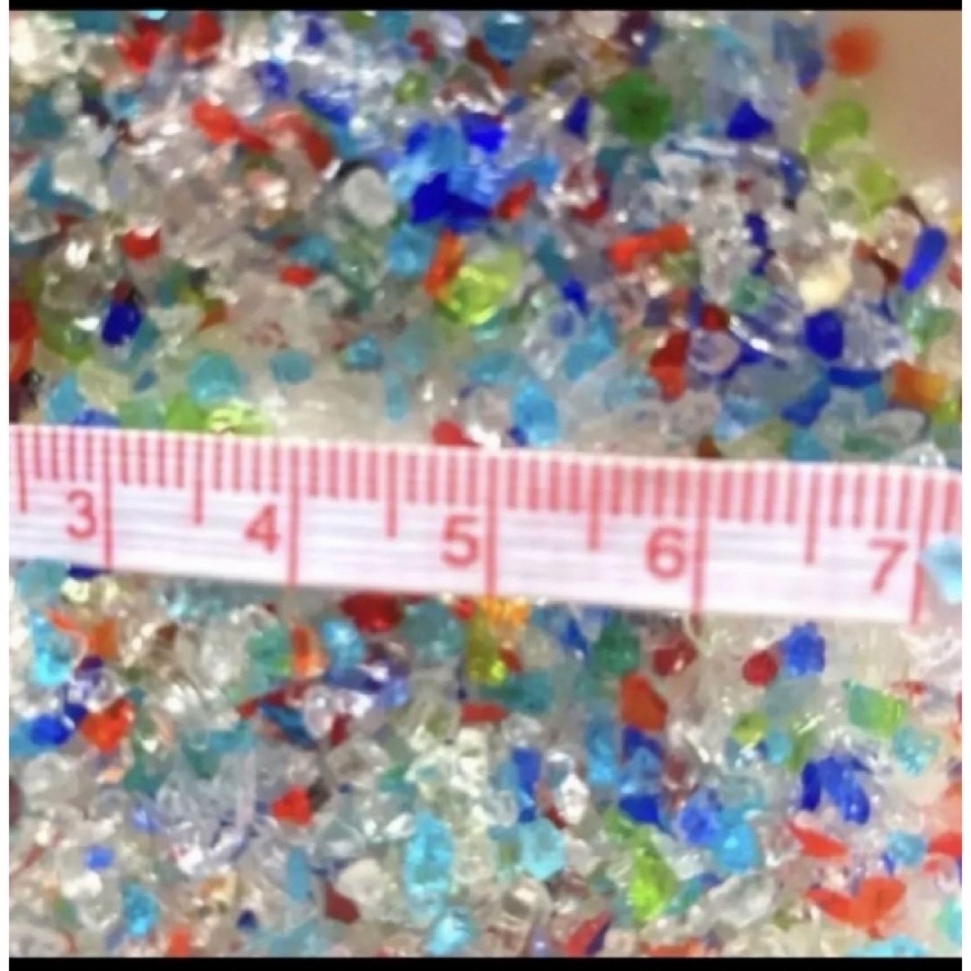 琉球ガラス　カレット　極小粒　ミックス　40g ハンドメイドの素材/材料(各種パーツ)の商品写真