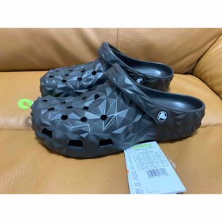 クロックス(crocs)のcrocs Classic クロックジオメトリック  新品　27cm(サンダル)