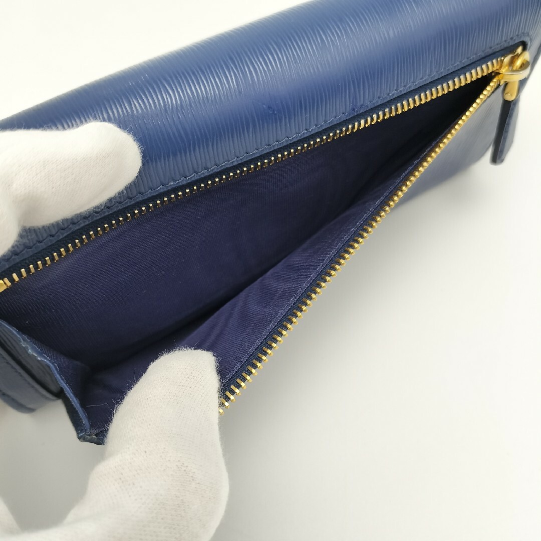 PRADA(プラダ)の極美品✨プラダ　長財布　サフィアーノ　レザー レディースのファッション小物(財布)の商品写真